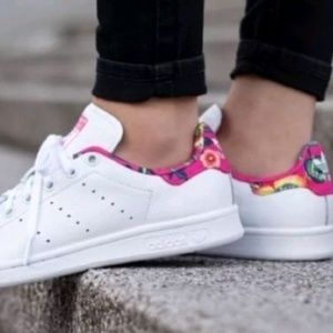 Spring Must Have! Adidas Floral Sneakers Size 8.5
